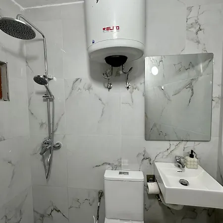 Quiet Courtyard Retreat - Heart Of דירה Gjirokastër