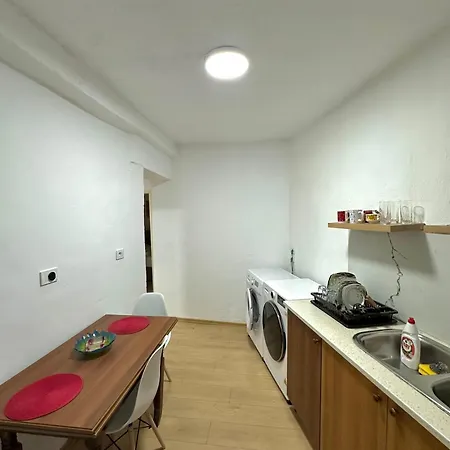 Quiet Courtyard Retreat - Heart Of דירה Gjirokastër